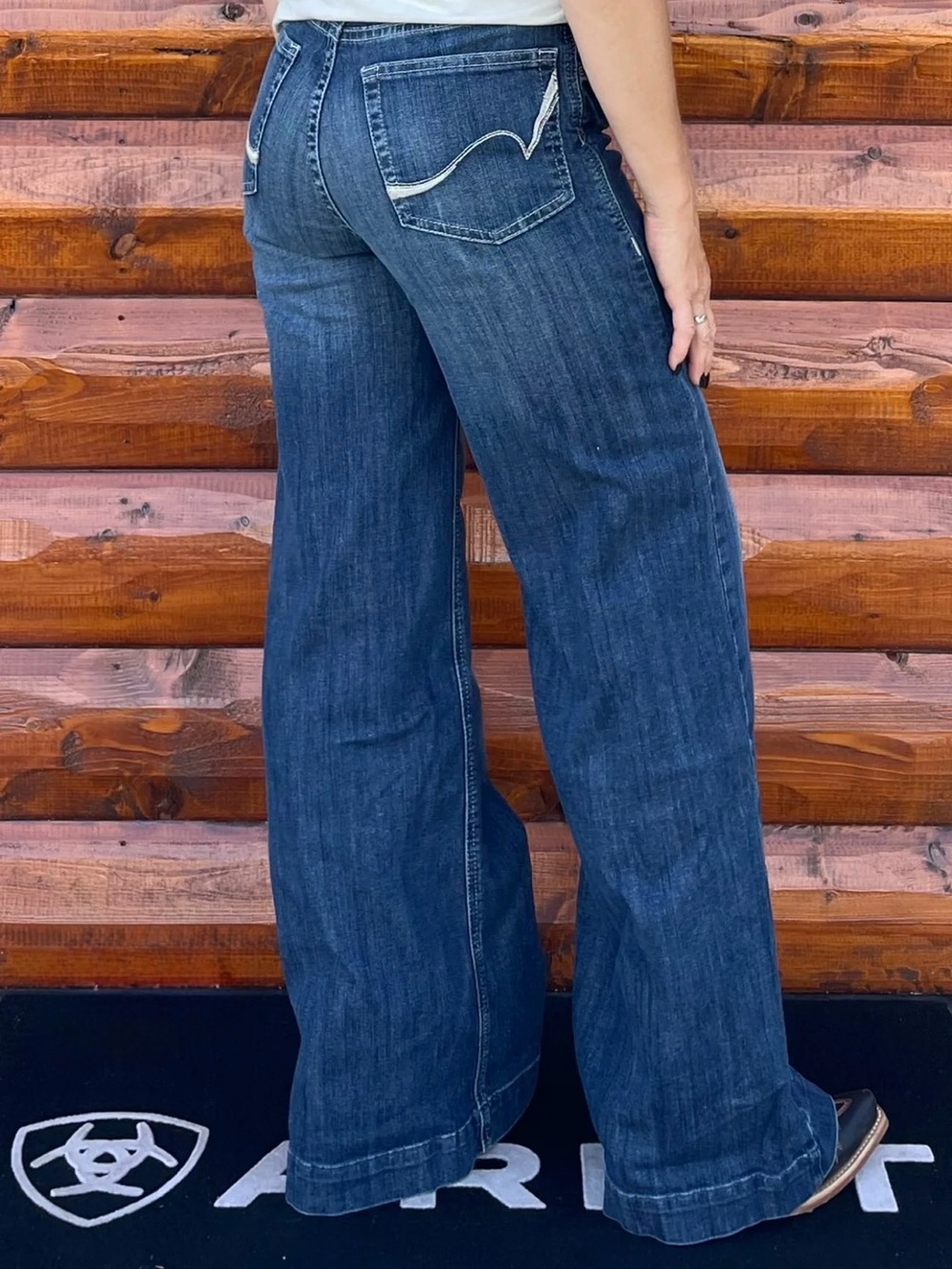 Ariat Women's Ultra High Rise Wide-Leg Trouser Jeans in Dark Blue Wash - Picture 2 of 3